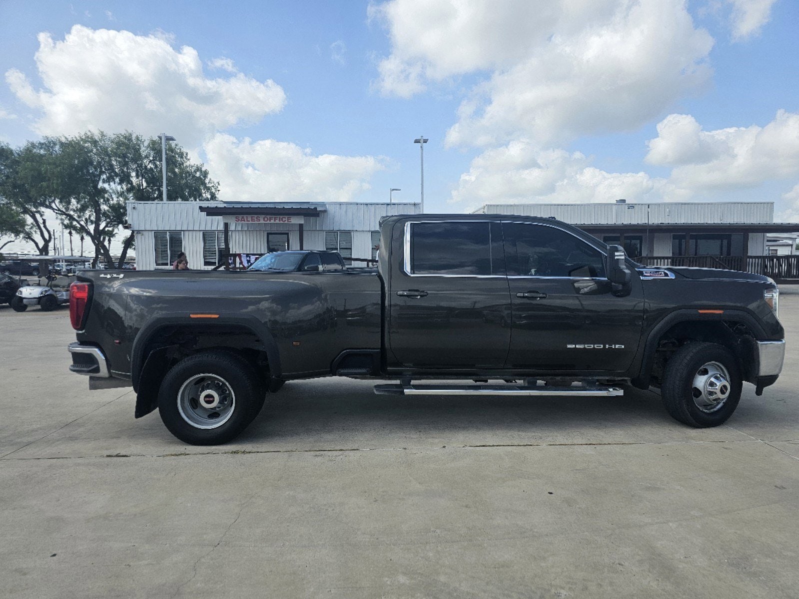 Used 2022 GMC Sierra 3500HD SLE with VIN 1GT49TEY4NF298130 for sale in Kingsville, TX