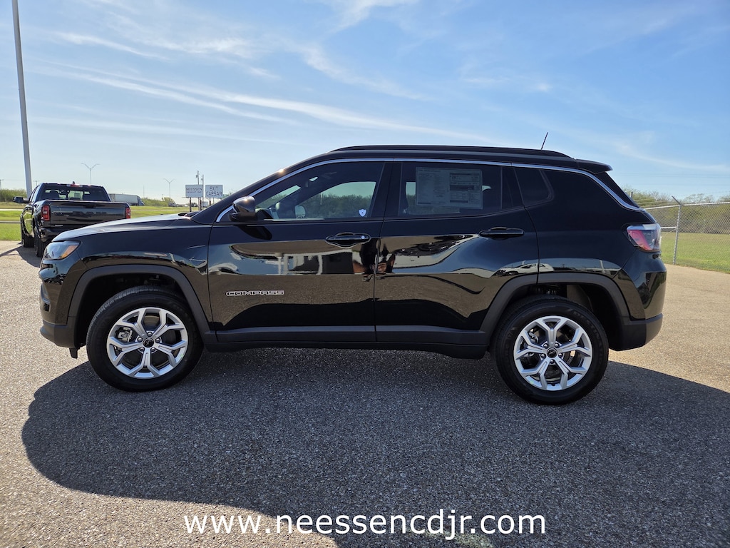 New 2026 Jeep Compass LATITUDE 4X4 Sport Utility