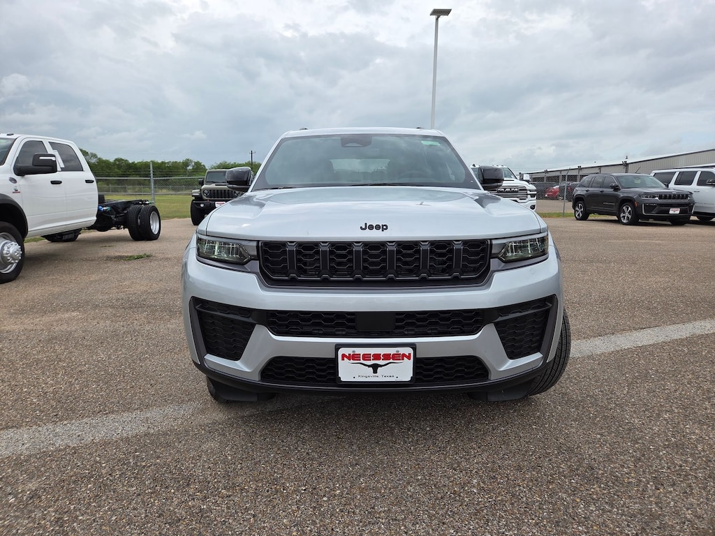 New 2026 Jeep Grand Cherokee L LAREDO ALTITUDE 4X2 Sport Utility
