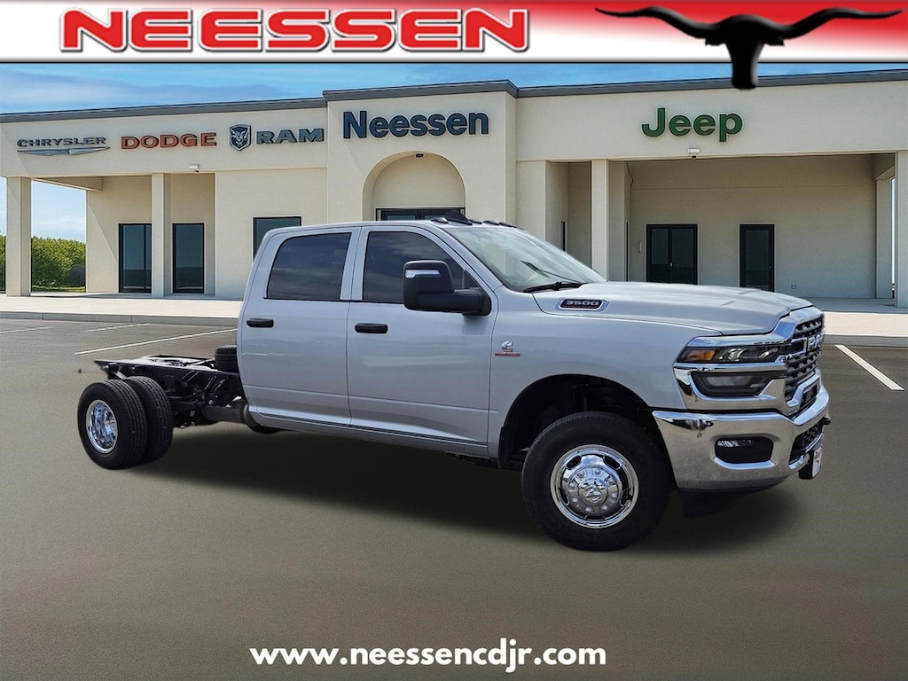 New 2026 Ram 3500 Chassis Cab TRADESMAN CREW 4X4 60' CA Pickup