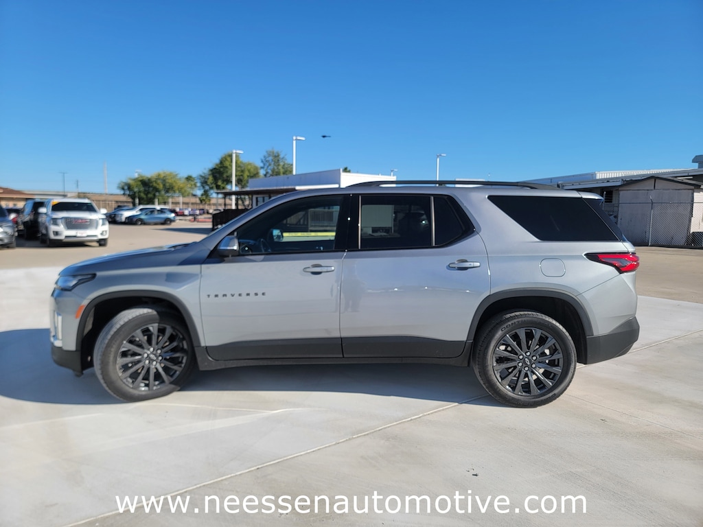Used 2023 Chevrolet Traverse RS SUV