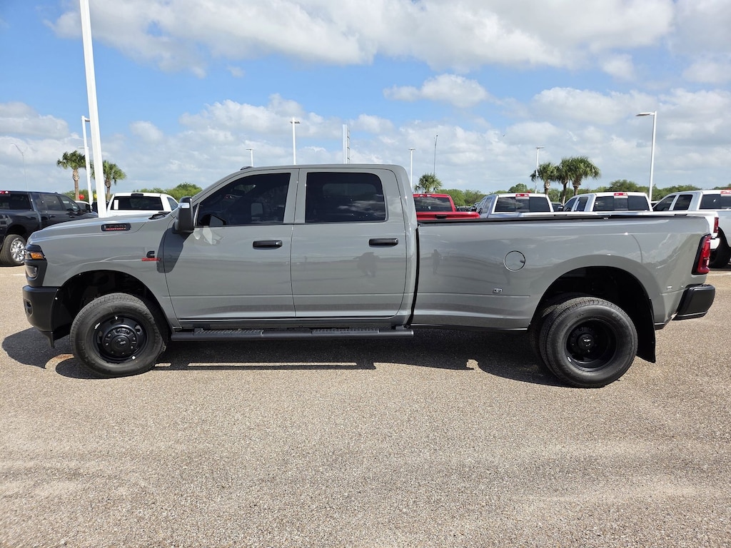 New 2026 Ram 3500 TRADESMAN CREW CAB 4X4 8' BOX Pickup