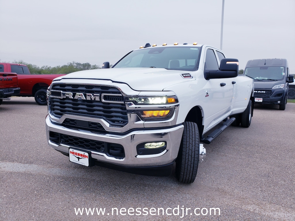 New 2026 Ram 3500 TRADESMAN CREW CAB 4X4 8' BOX Pickup