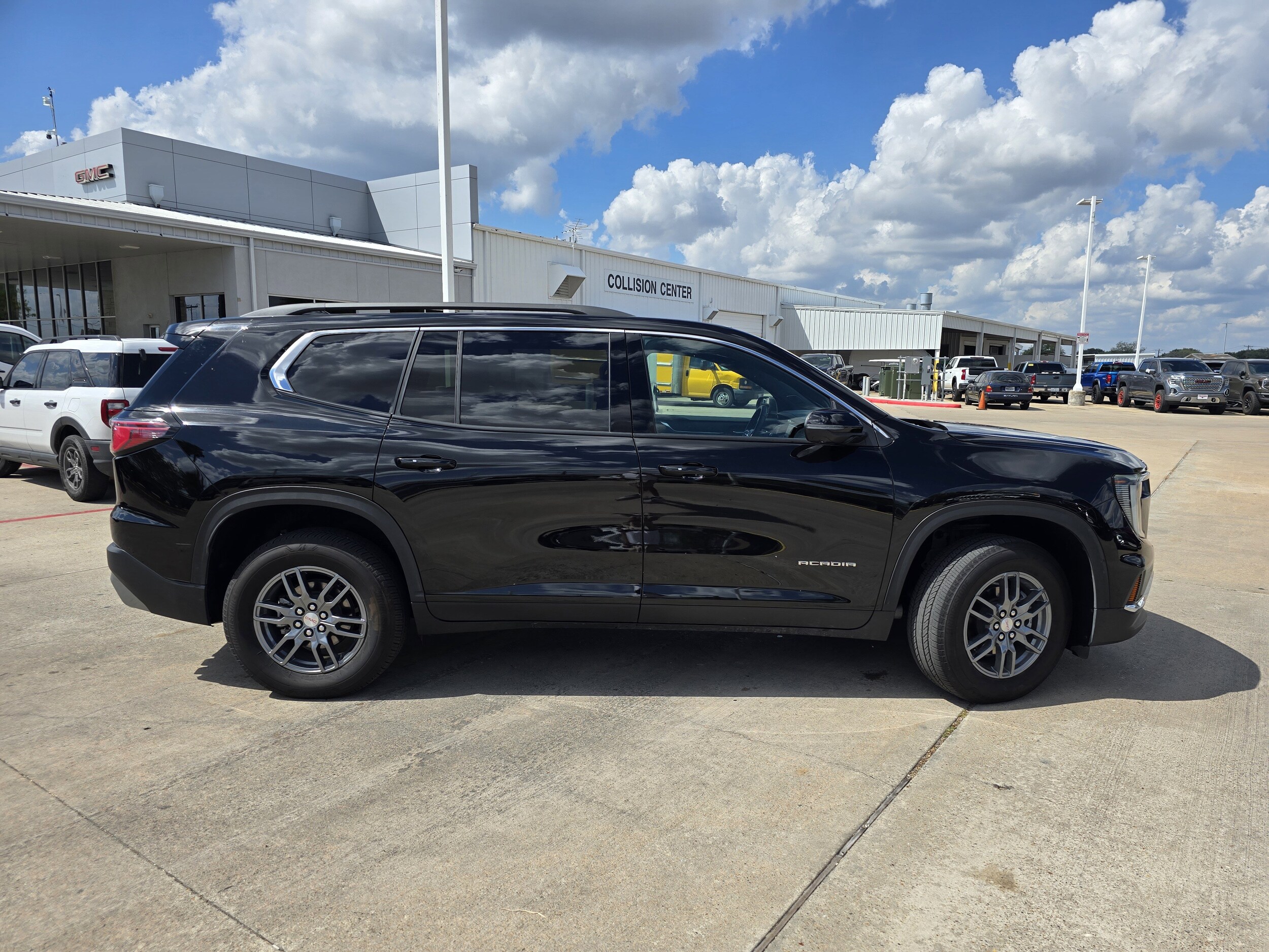 2025 Gmc Acadia Elevation photo 2