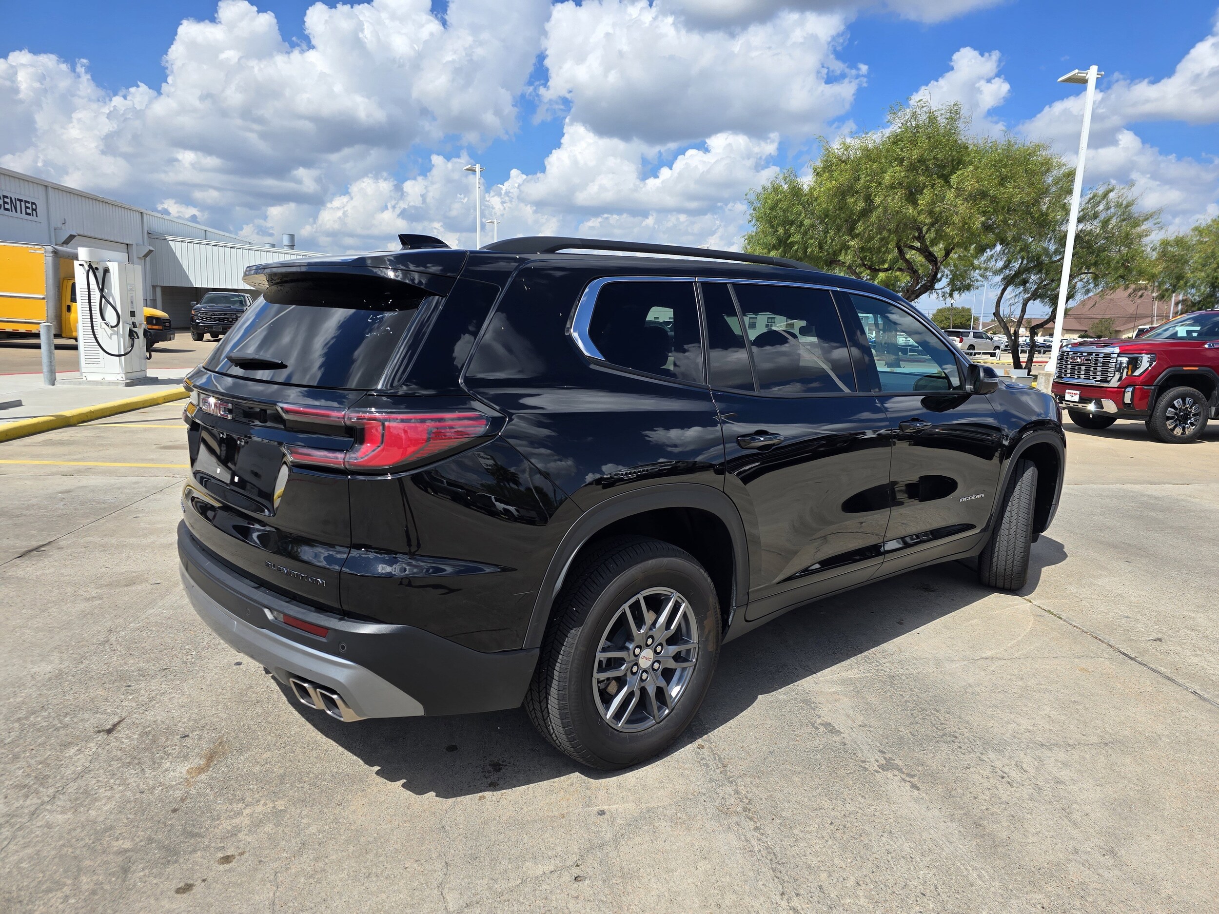 2025 Gmc Acadia Elevation photo 3