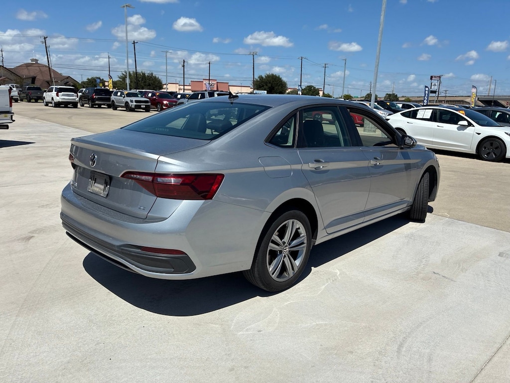 Used 2024 Volkswagen Jetta 1.5T SE Sedan