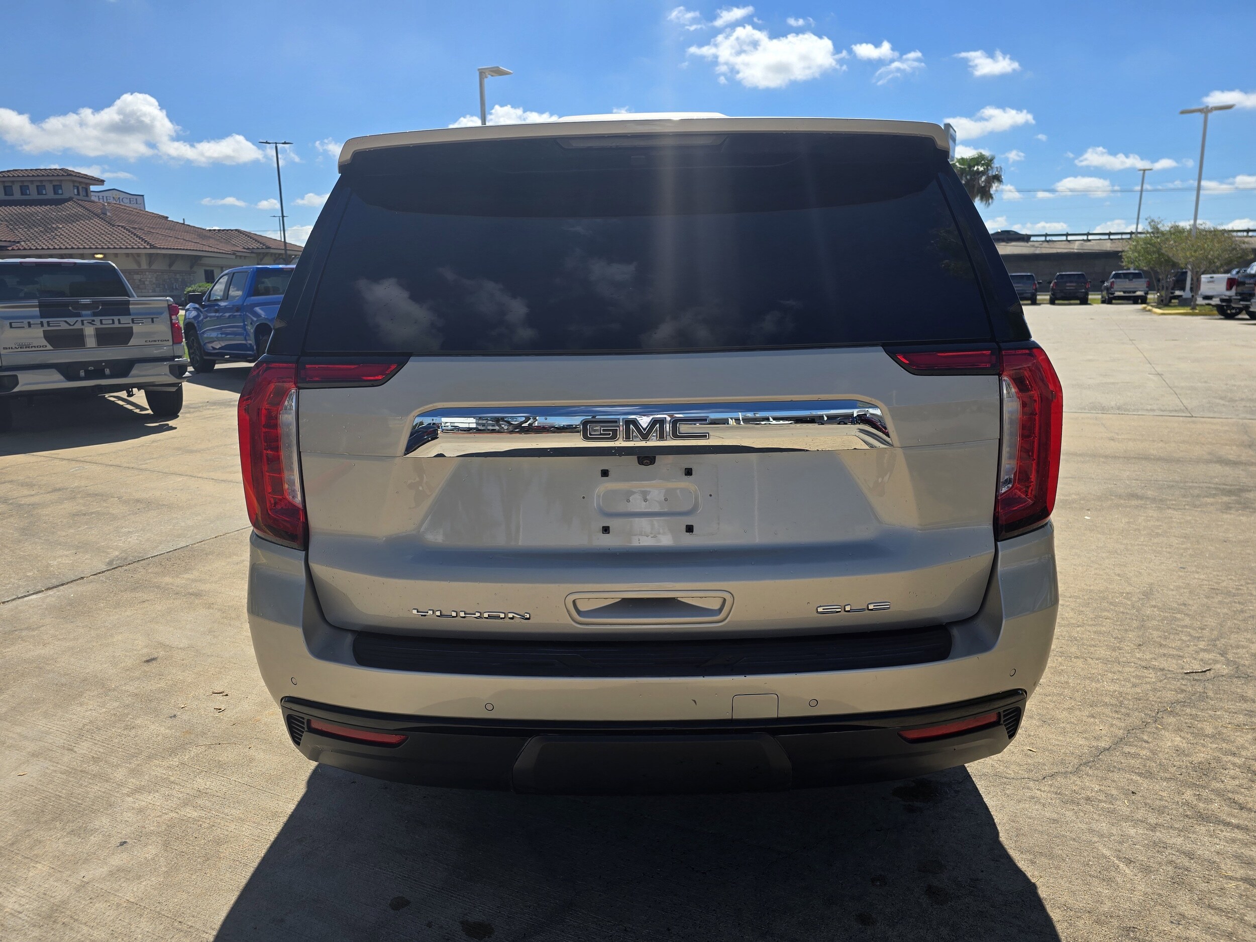 2023 Gmc Yukon SLE photo 4