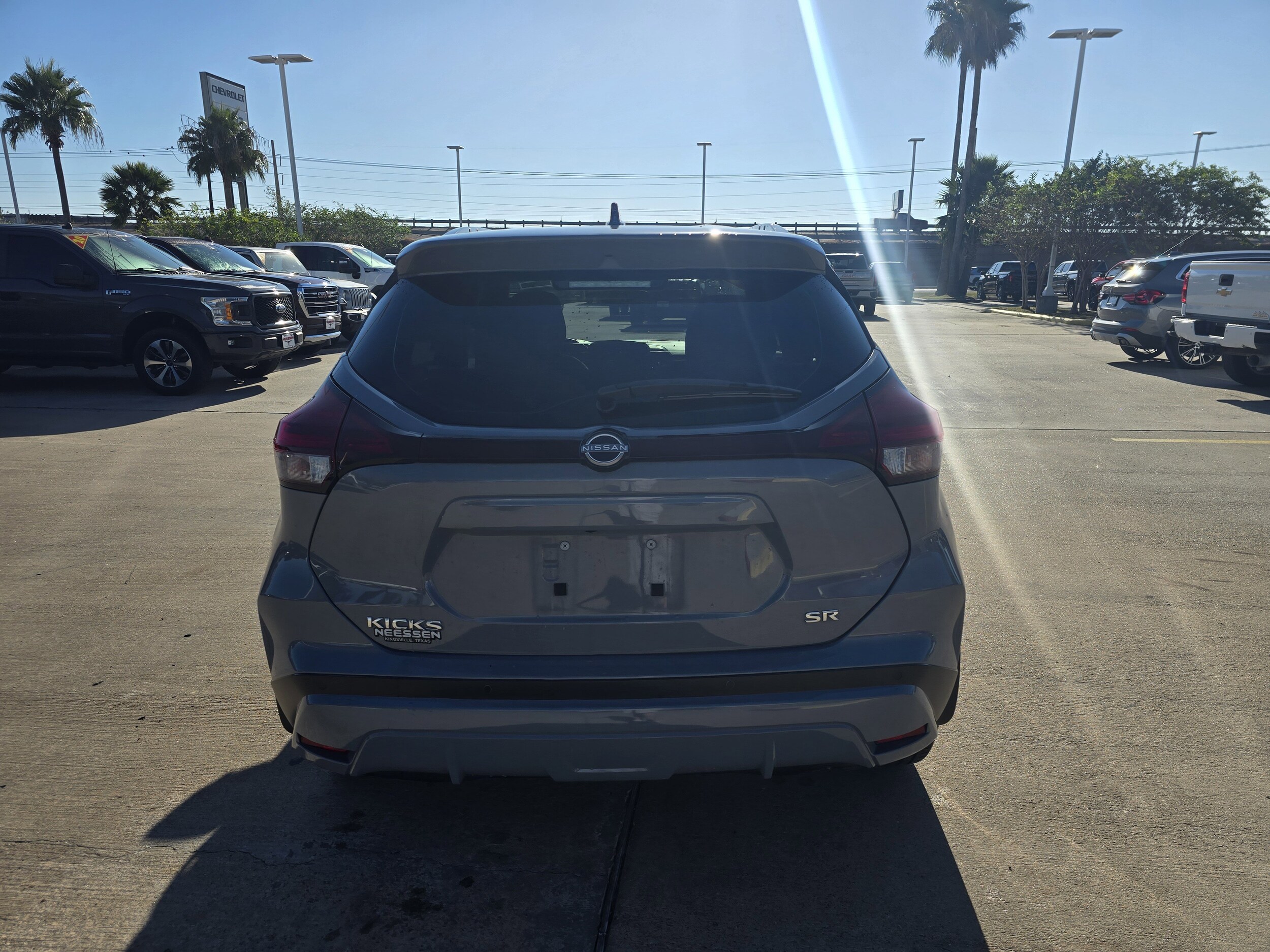 2023 Nissan Kicks SR photo 4