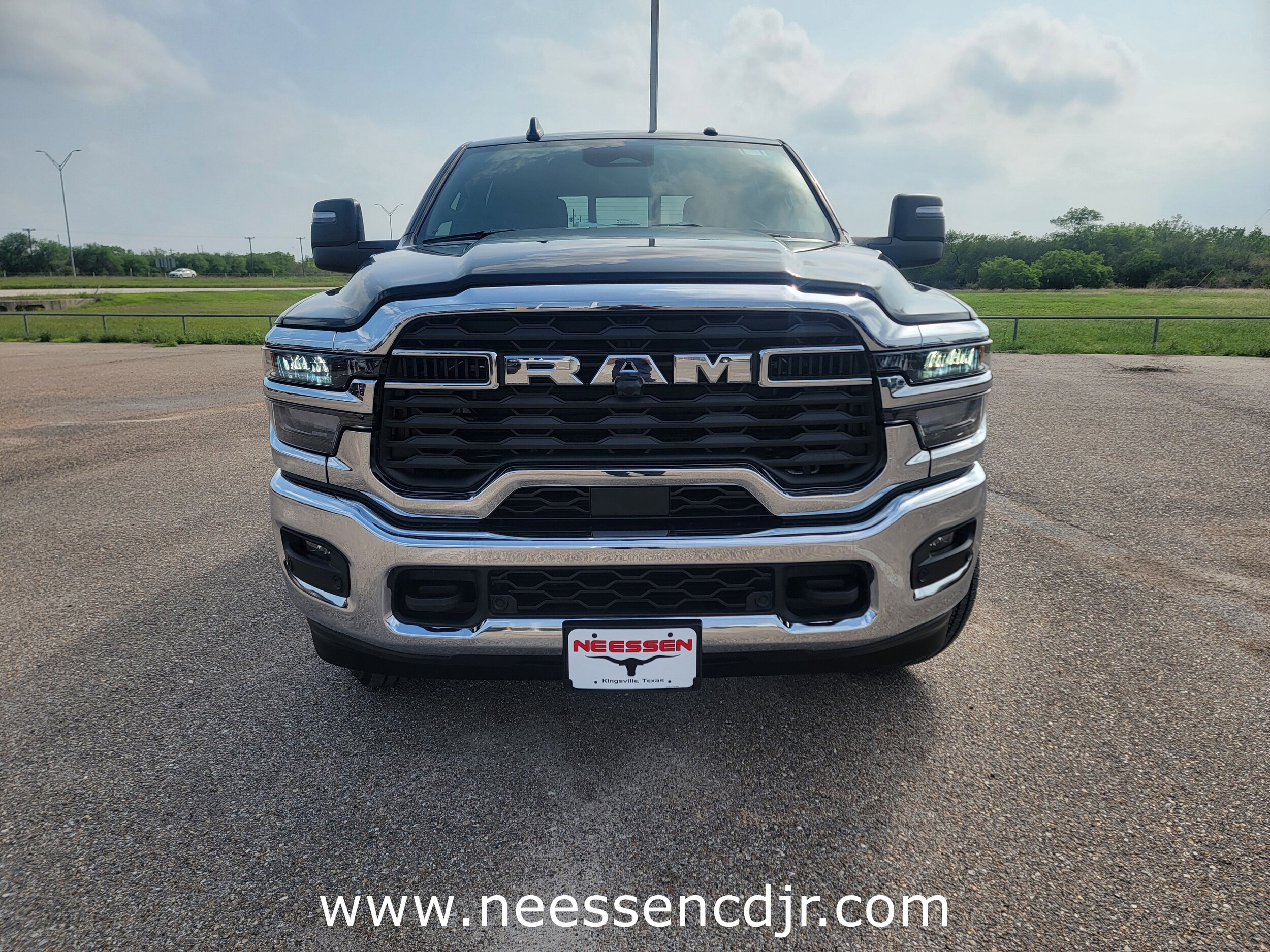 2025 Ram 2500 Tradesman photo 2