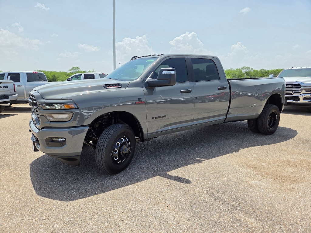 New 2026 Ram 3500 LONE STAR CREW CAB 4X4 8' BOX Pickup