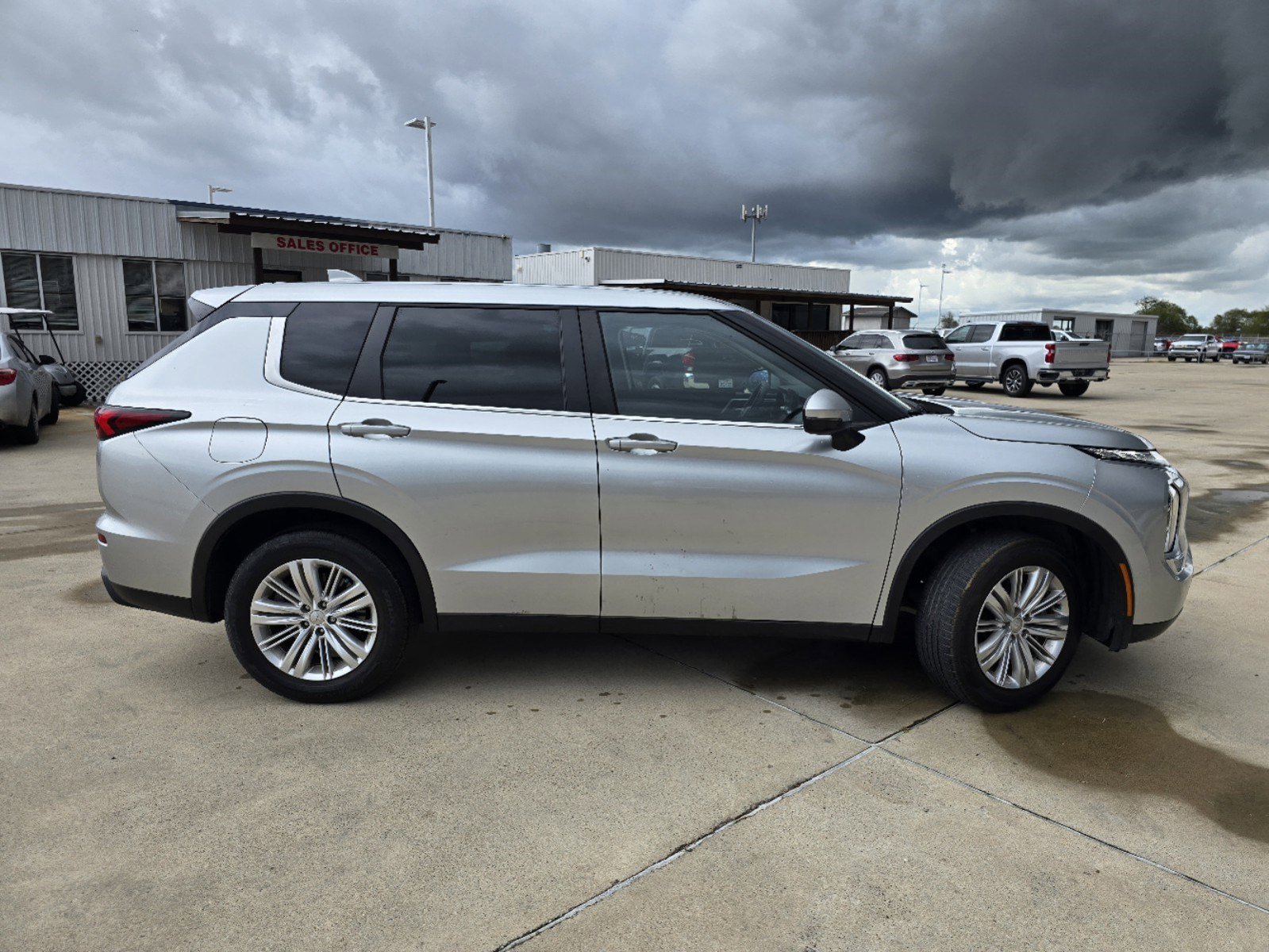 Used 2022 Mitsubishi Outlander ES with VIN JA4J3TA87NZ086809 for sale in Kingsville, TX