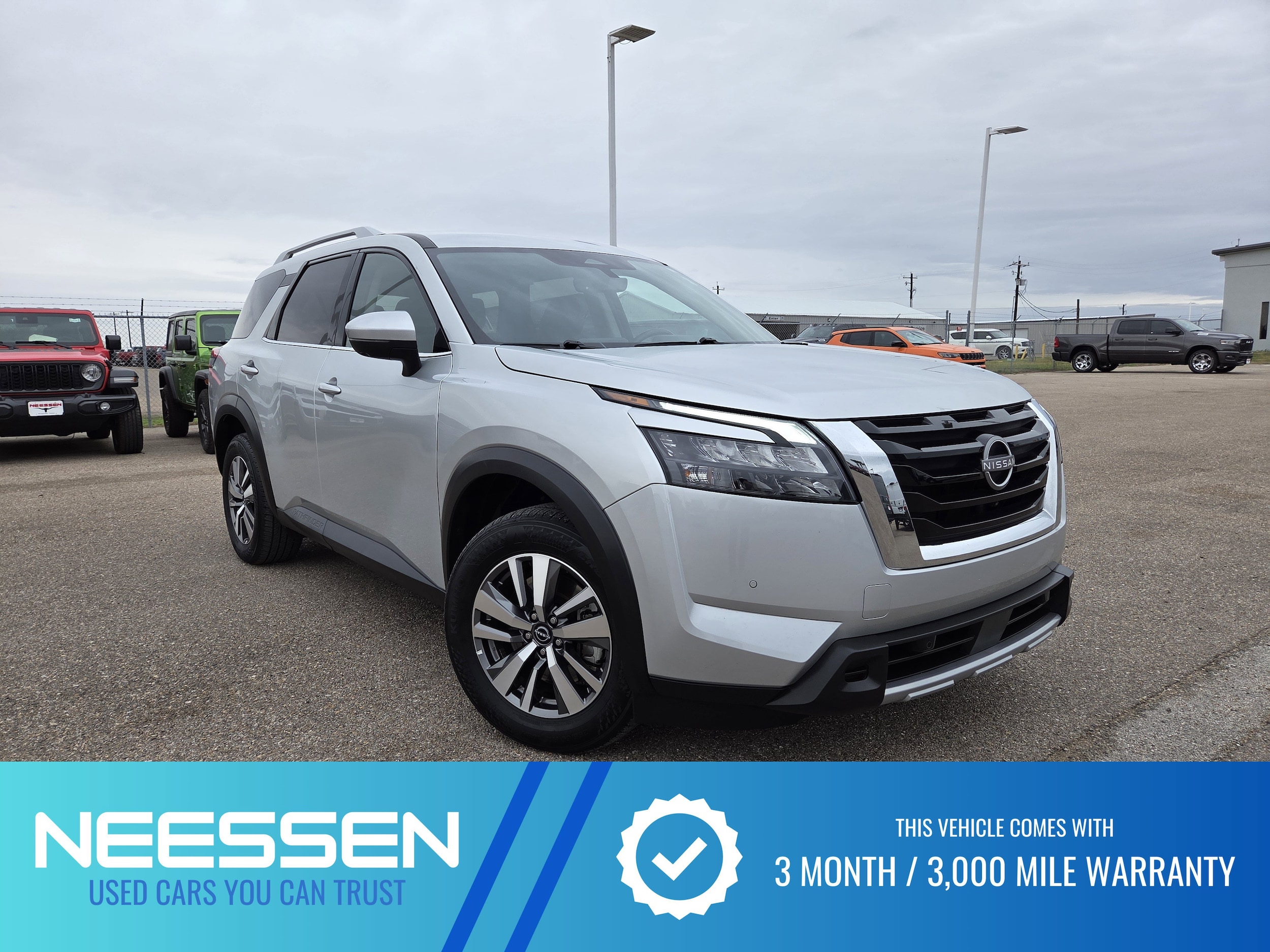 2025 Nissan Pathfinder SL's photo