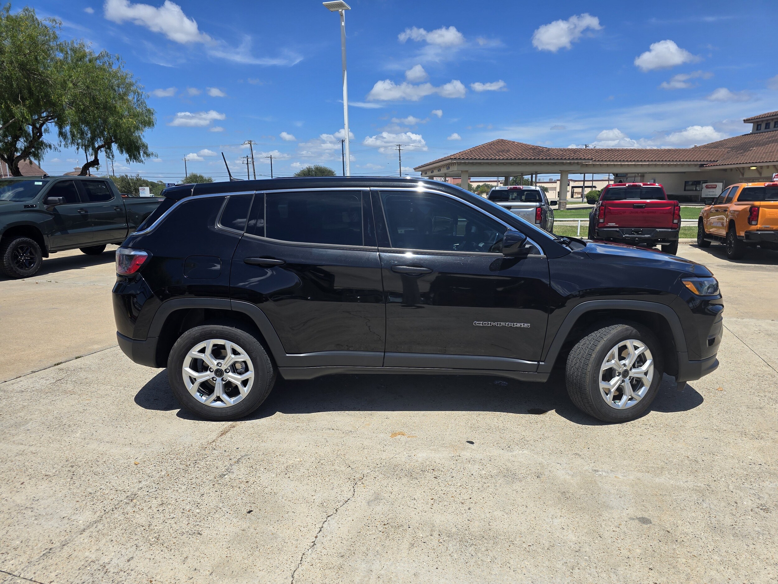 2025 Jeep Compass Sport photo 2