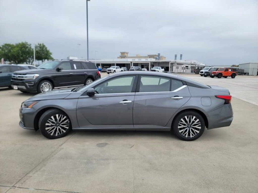 Used 2025 Nissan Altima 2.5 SV Sedan