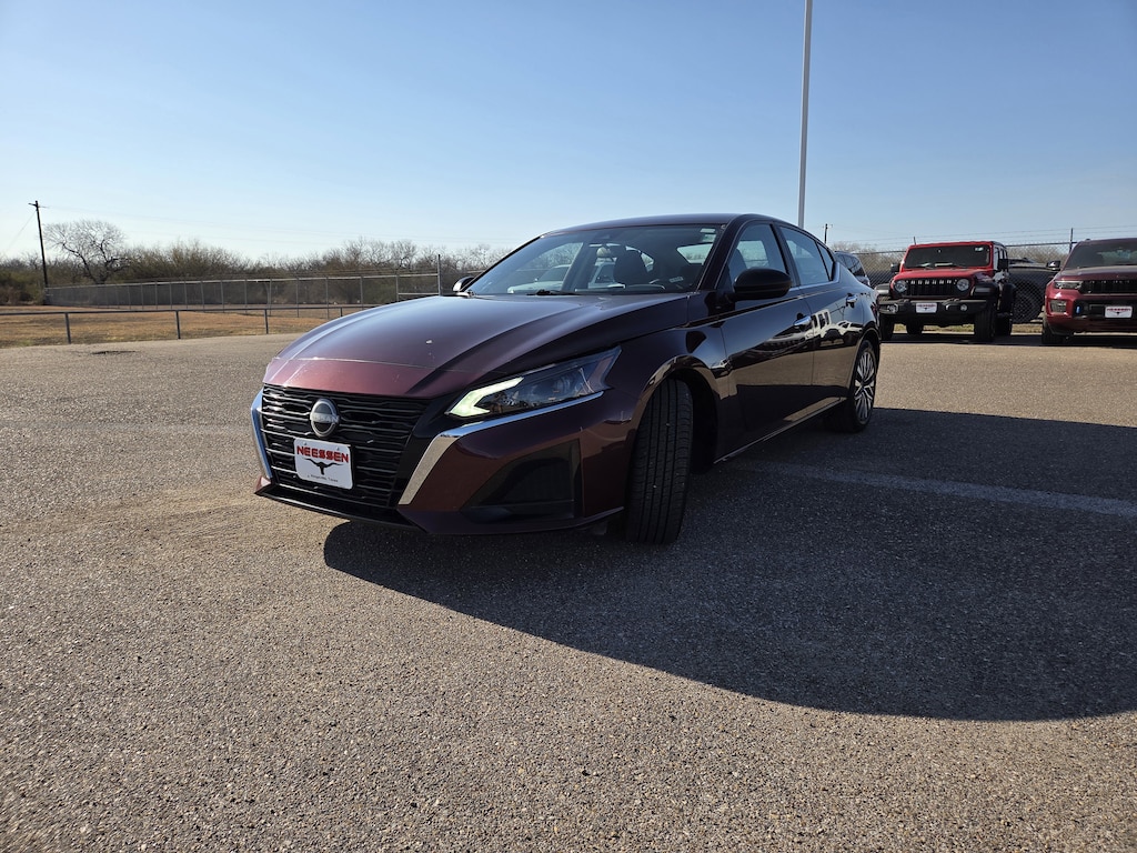 Used 2025 Nissan Altima SV Sedan