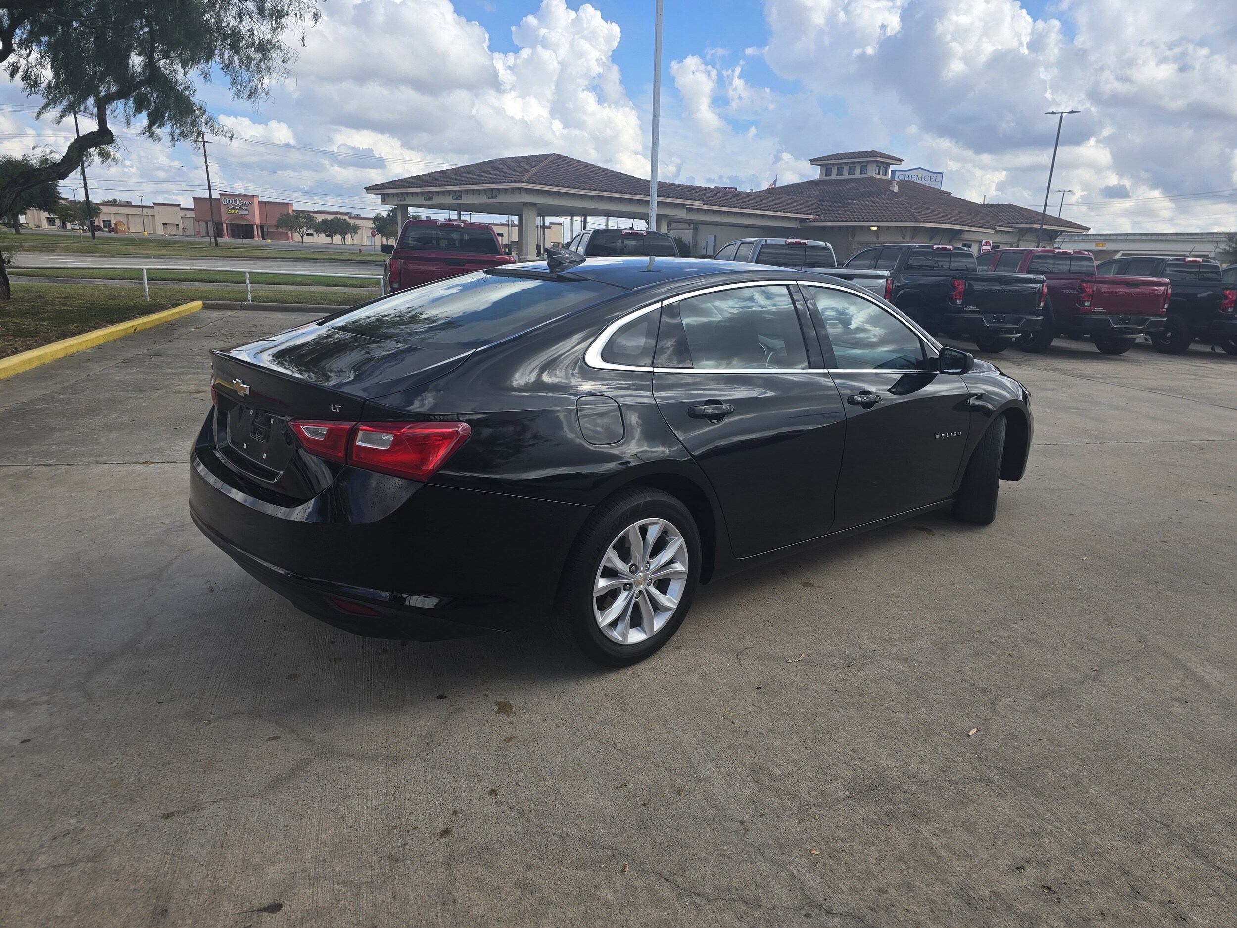 2023 Chevrolet Malibu 1LT photo 3