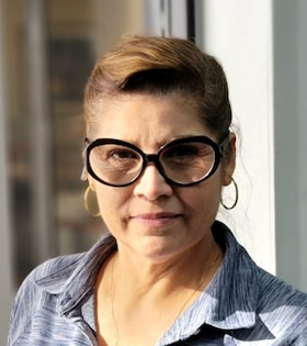 Staff member Carmen Torres from ID_a43a0d636368