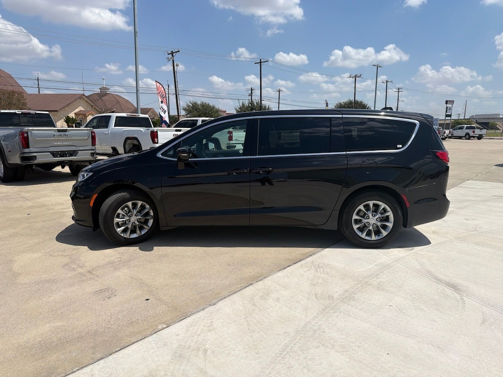 Used 2026 Chrysler Pacifica Limited Minivan/Van