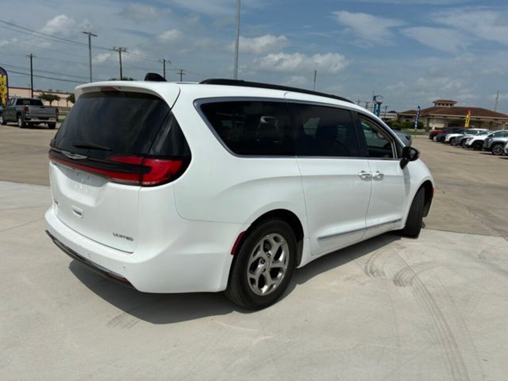 Used 2023 Chrysler Pacifica Limited Minivan/Van