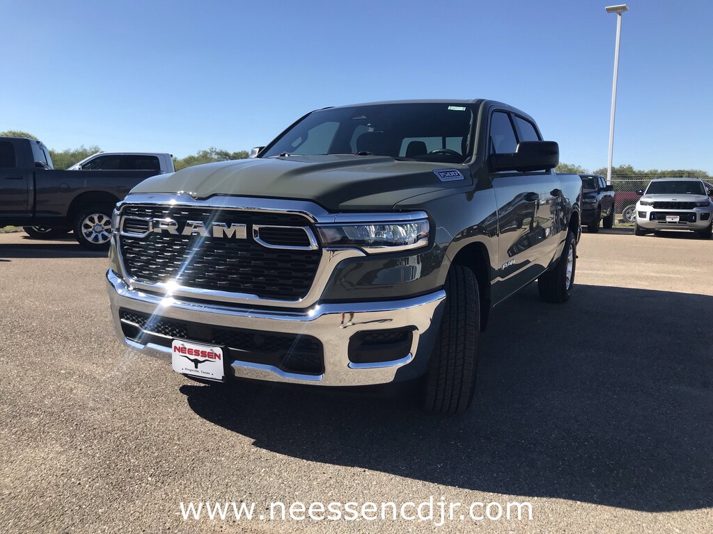 New 2026 Ram 1500 TRADESMAN CREW CAB 4X4 5'7 BOX Pickup