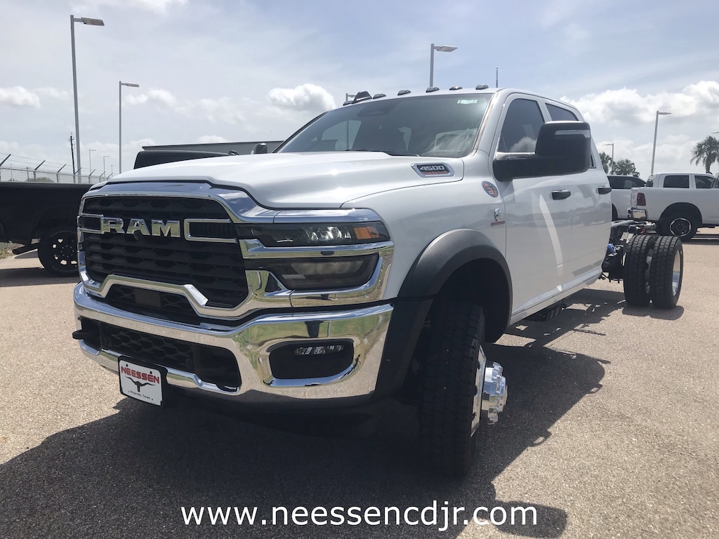 New 2025 Ram 4500 Chassis Cab 4500 TRADESMAN CHASSIS CREW CAB 4X4 84' CA Pickup