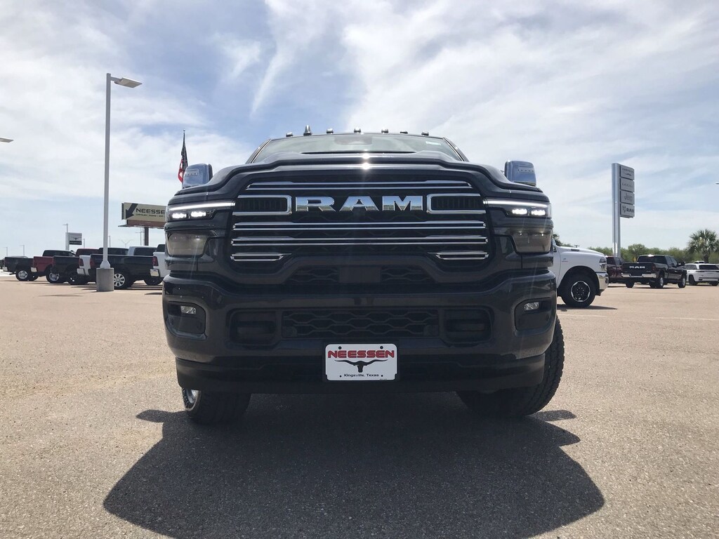 New 2025 Ram 2500 LARAMIE CREW CAB 4X4 8' BOX Pickup