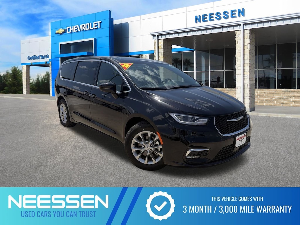 Used 2026 Chrysler Pacifica Limited Minivan/Van
