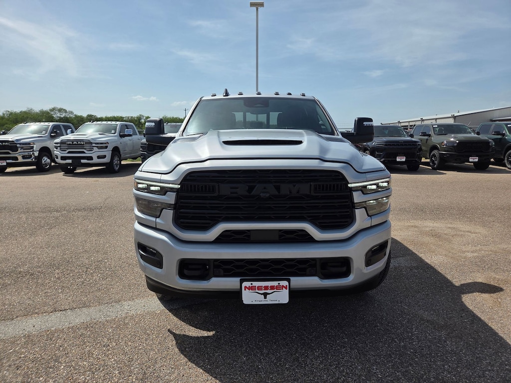 New 2026 Ram 2500 LARAMIE CREW CAB 4X4 8' BOX Pickup