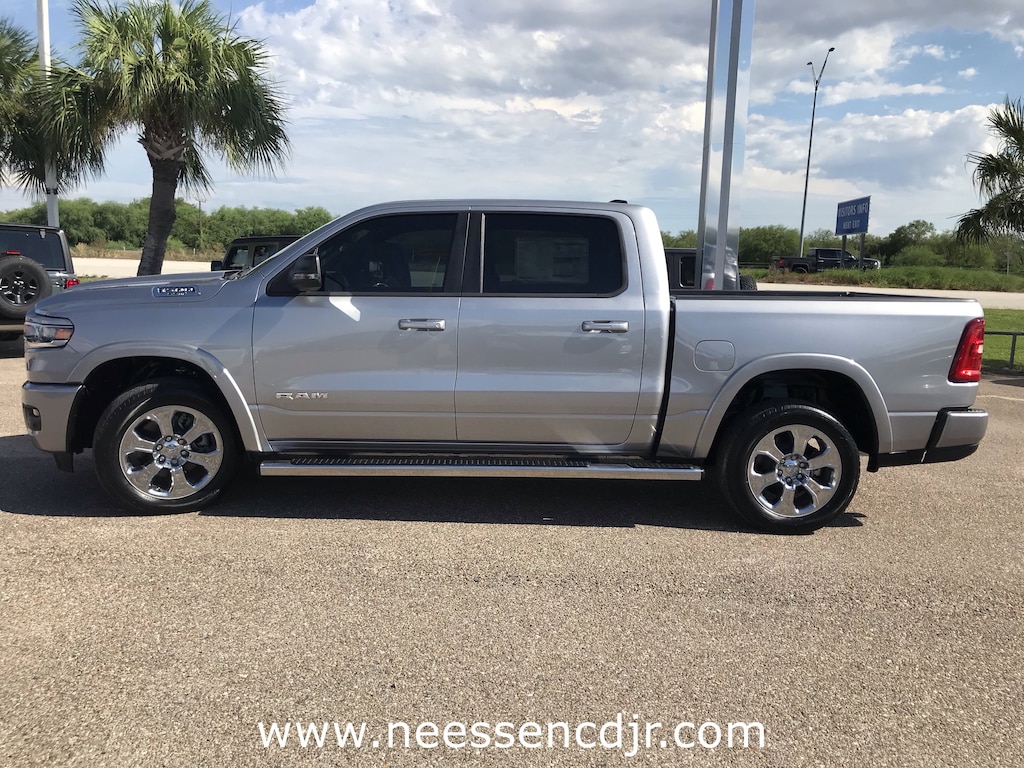 New 2025 Ram 1500 LONE STAR CREW CAB 4X4 5'7 BOX Pickup