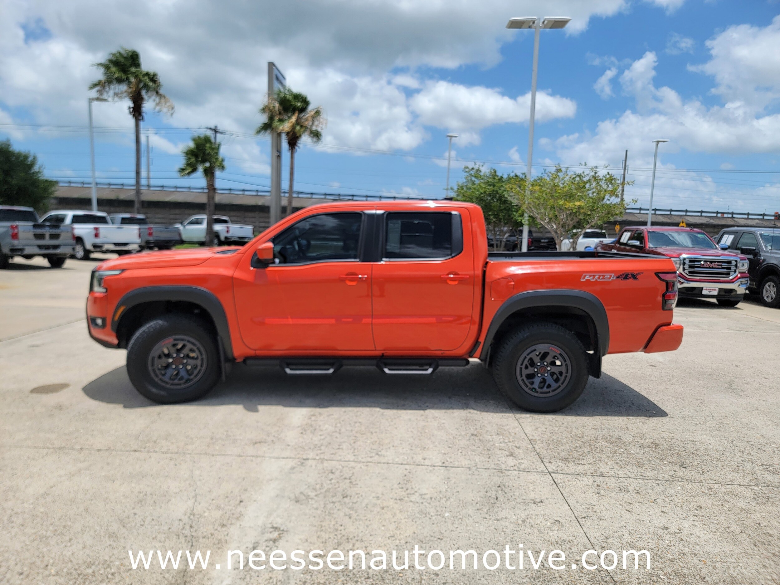 2025 Nissan Frontier PRO-4X photo 4