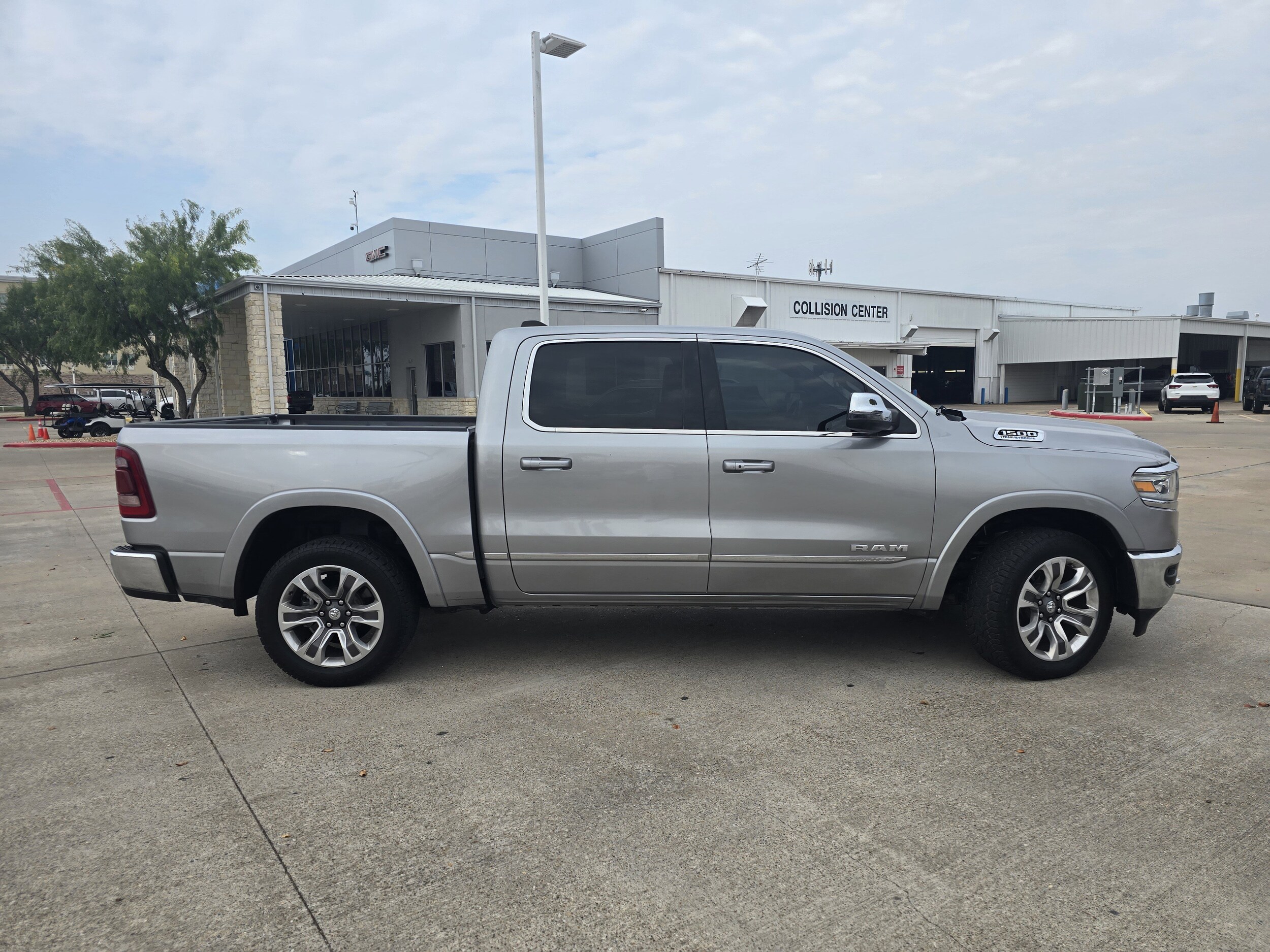2024 Ram 1500 Limited photo 2