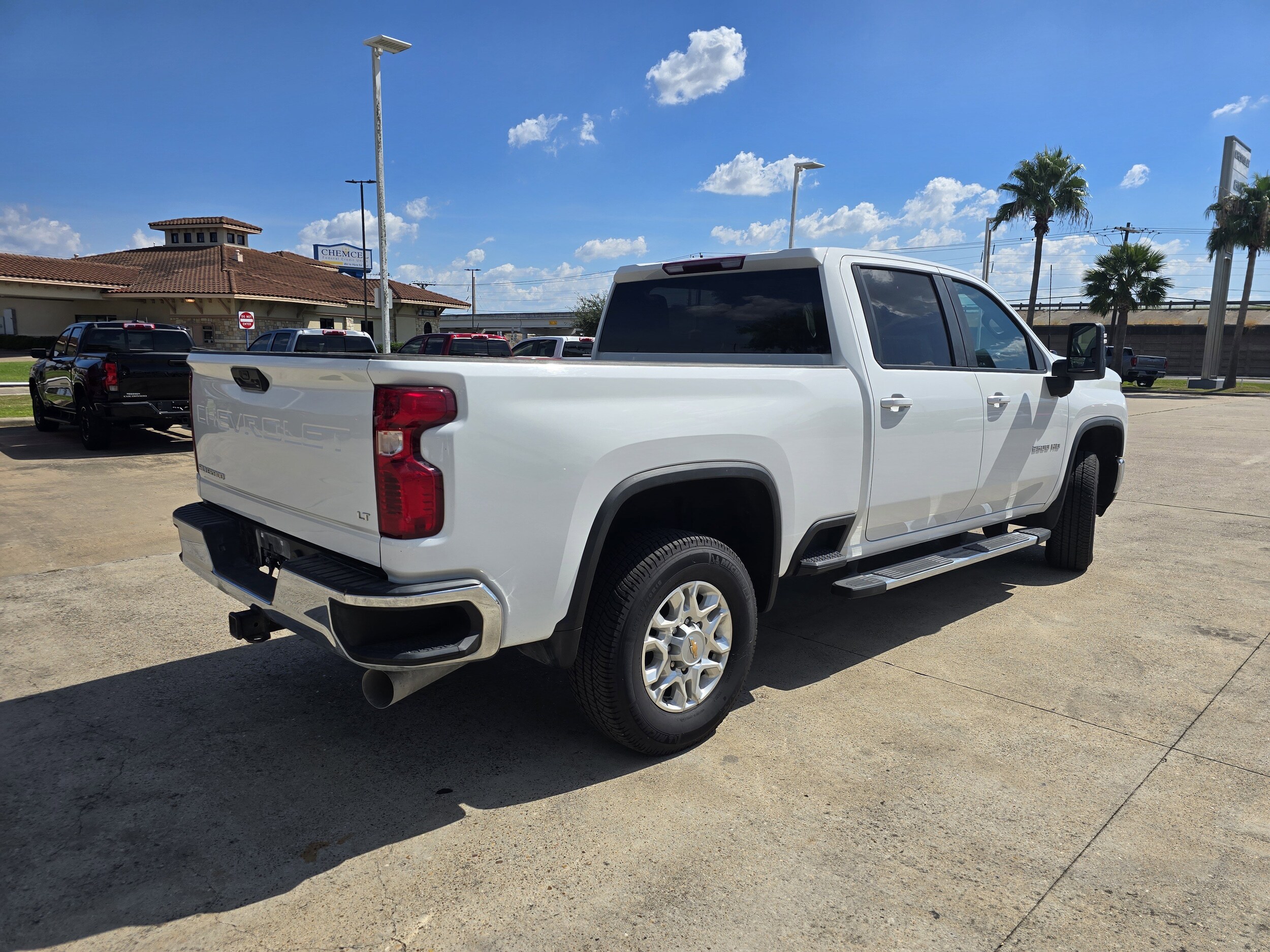 2024 Chevrolet Silverado 2500HD LT photo 2