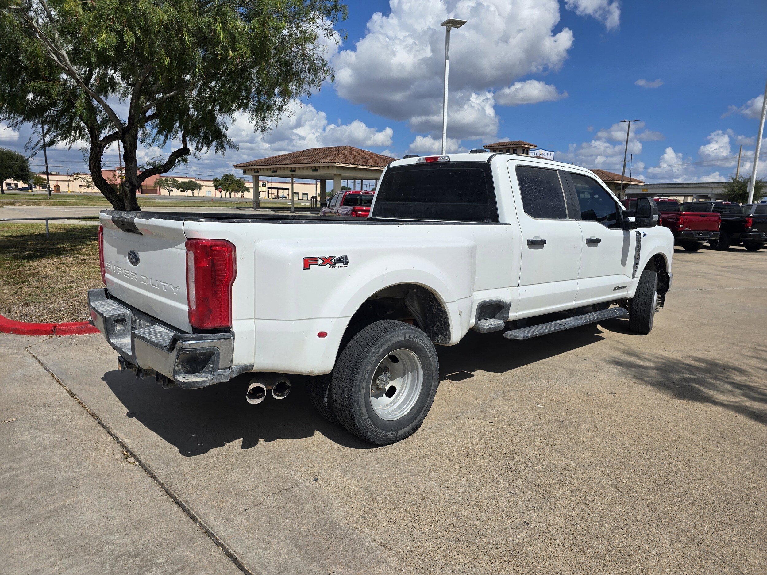 2023 Ford F-350 photo 3