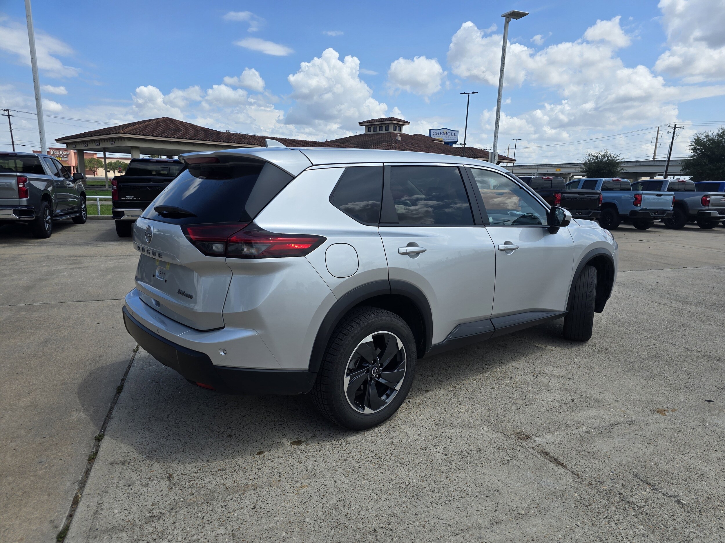 2024 Nissan Rogue SV photo 3