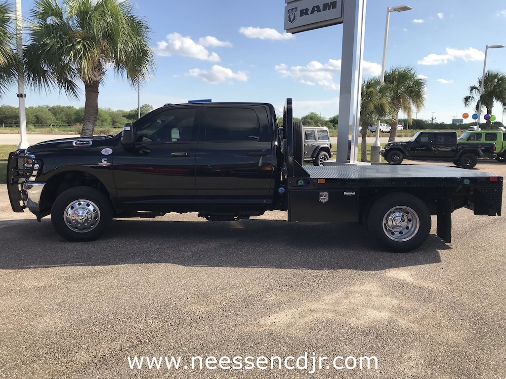 New 2025 Ram 3500 Chassis Cab 3500 TRADESMAN CREW CAB CHASSIS 4X4 60' CA Pickup