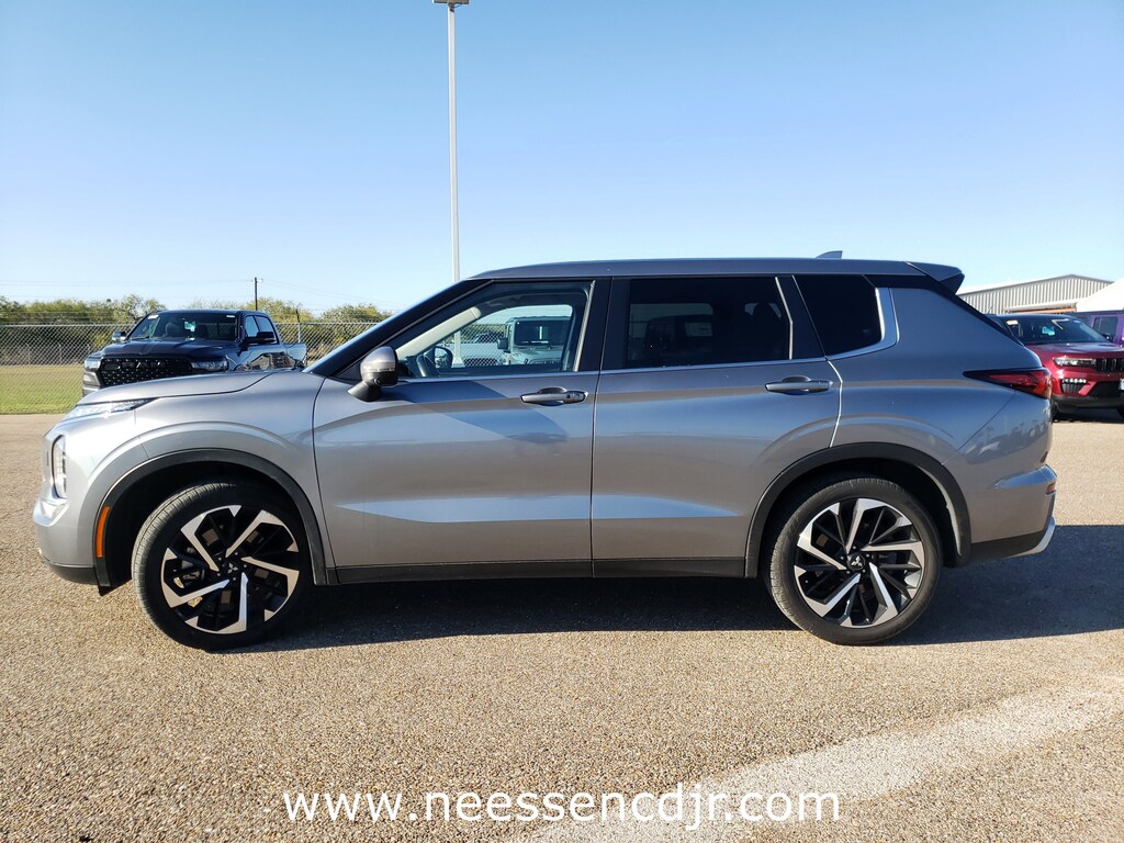 Used 2024 Mitsubishi Outlander SE Black Edition SUV