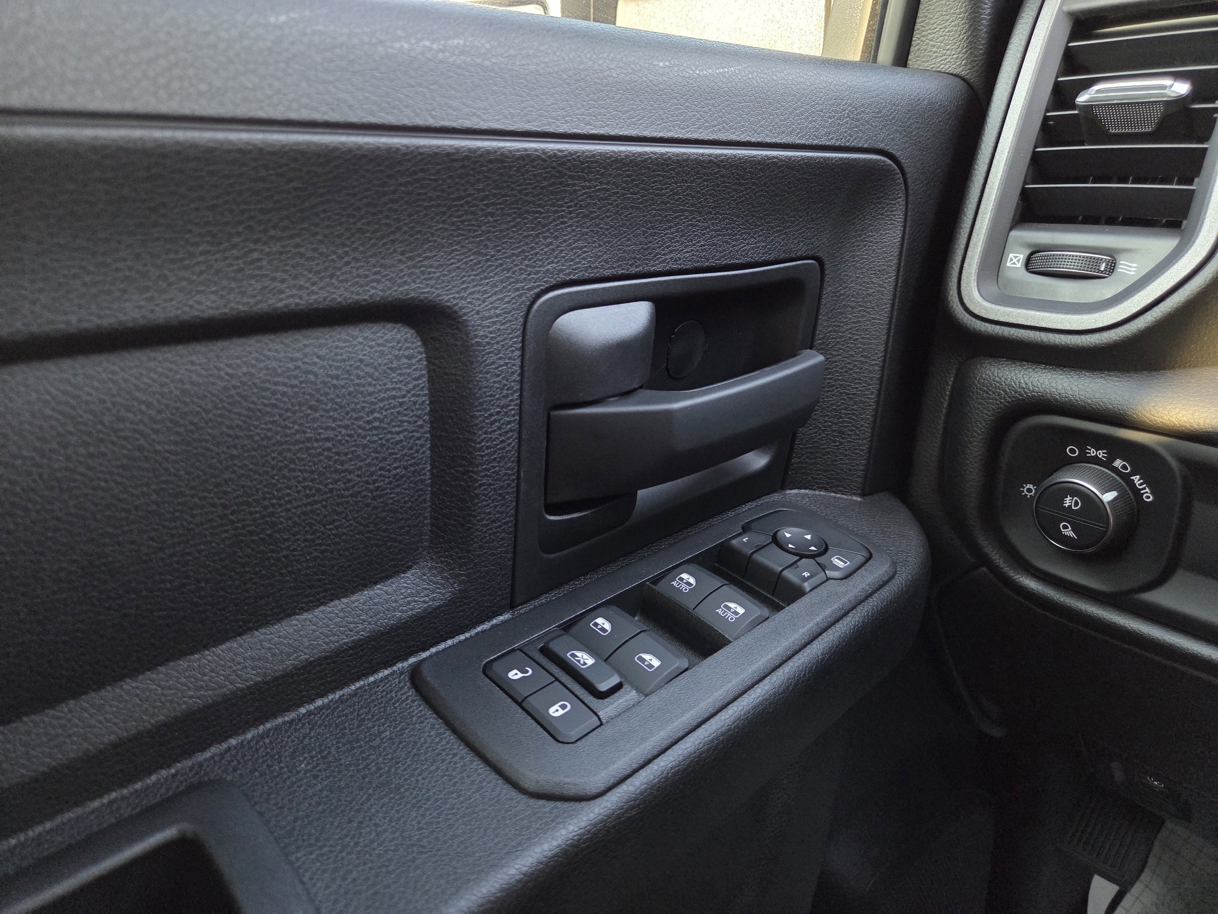 2025 RAM 2500 Tradesman - Photo 36