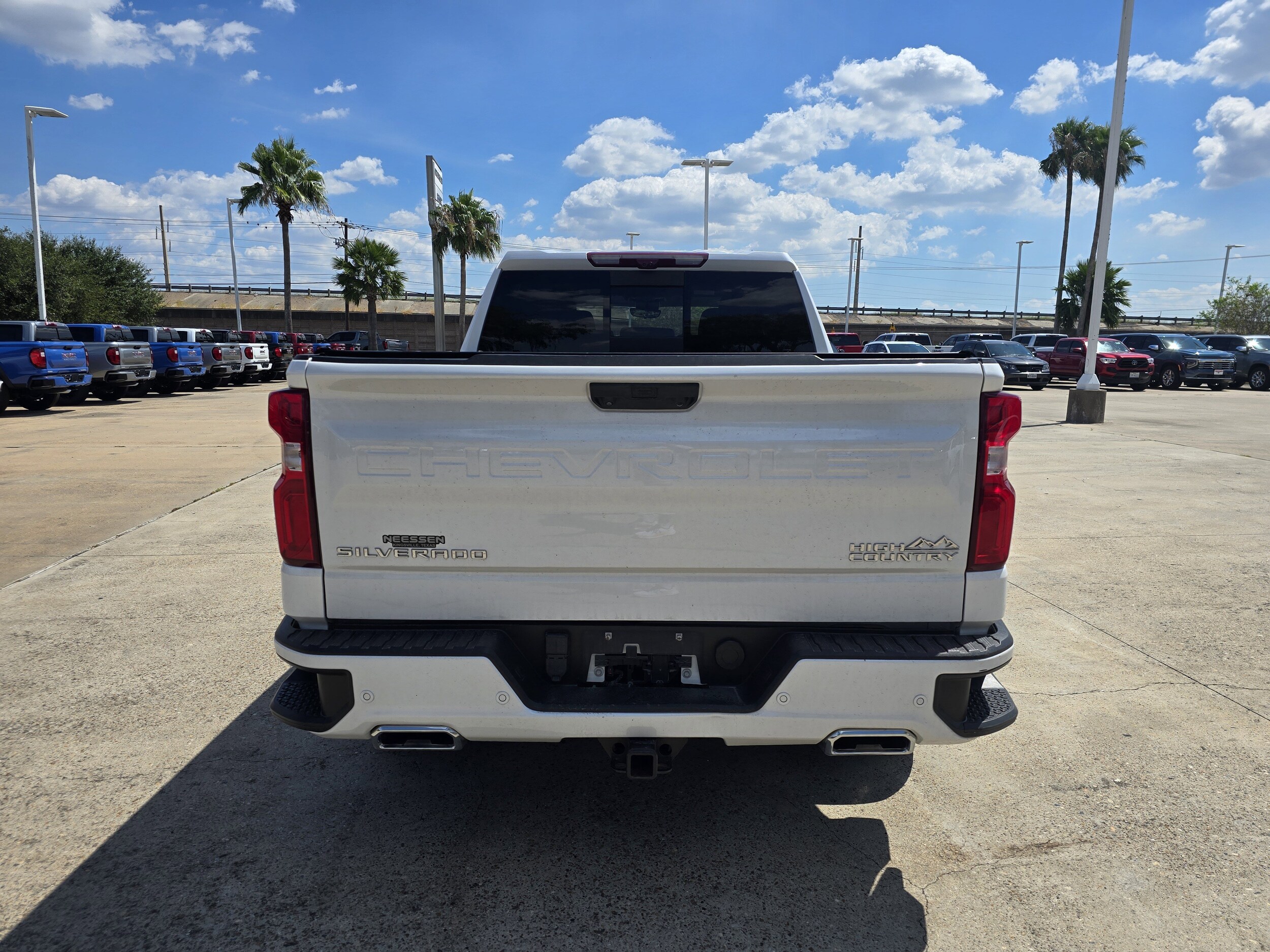 2024 Chevrolet Silverado 1500 High Country photo 4