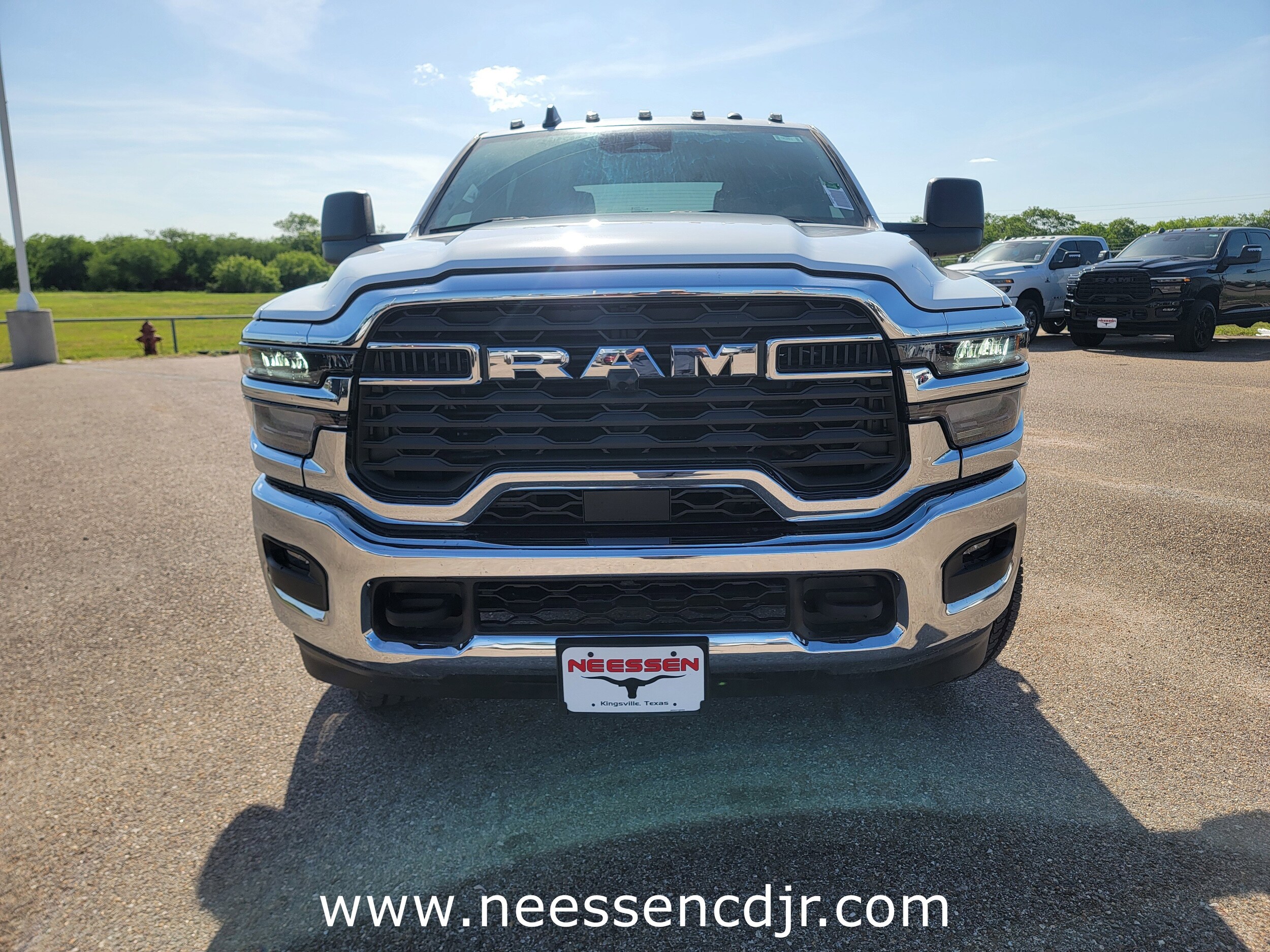 2025 Ram 2500 Tradesman photo 2