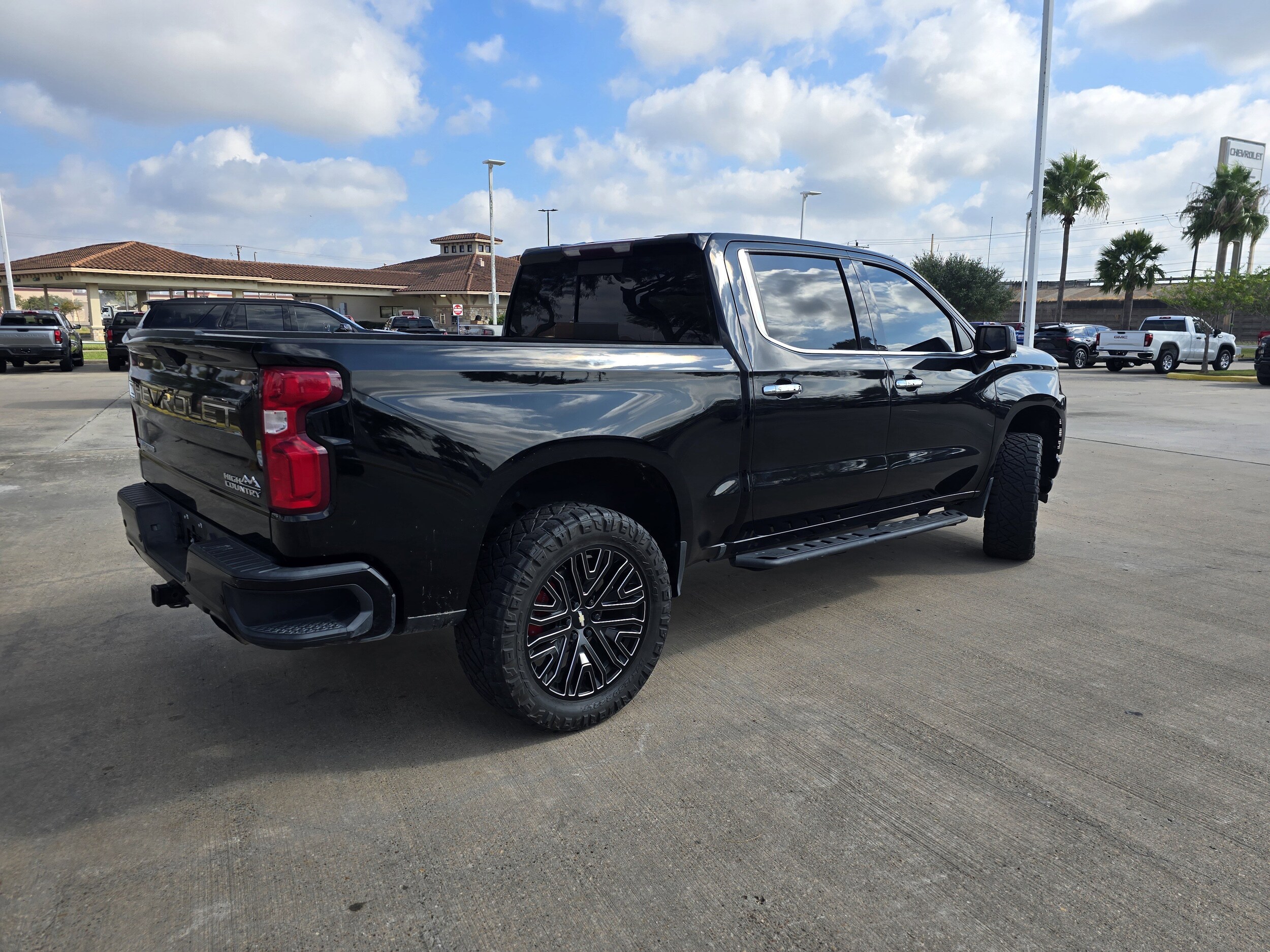 2019 Chevrolet Silverado 1500 High Country photo 2