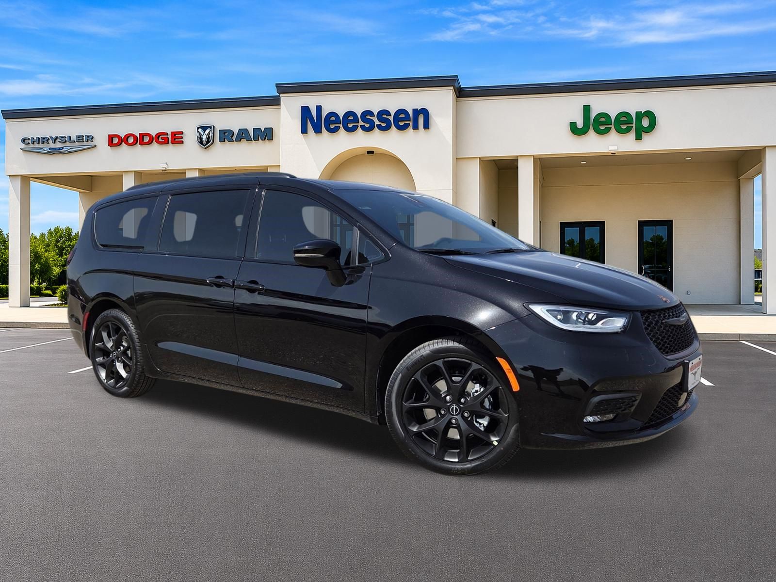 2026 Chrysler Pacifica Select's photo
