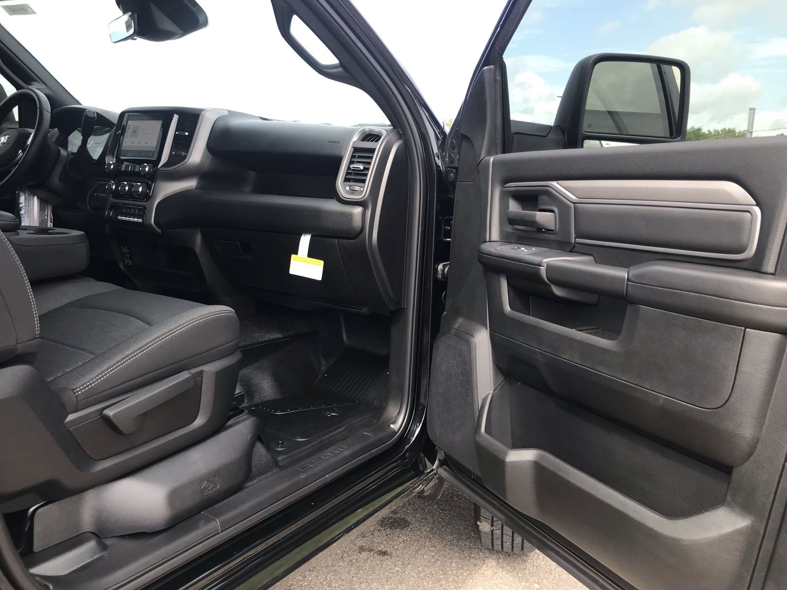 2025 RAM 3500 Chassis Tradesman - Photo 13