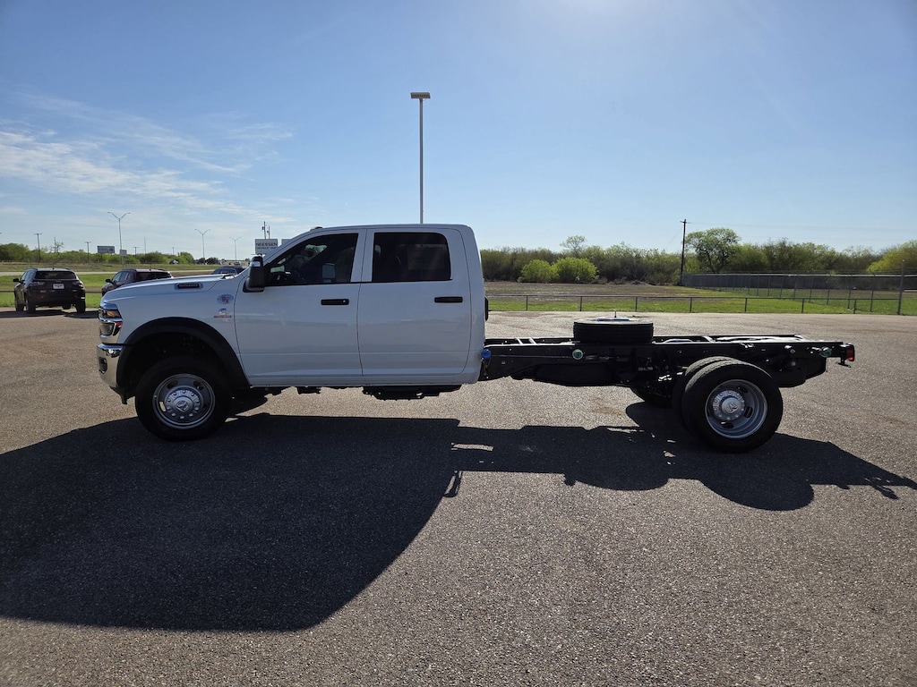 New 2026 Ram 5500 Chassis Cab TRADESMAN CREW 4X4 84' CA Pickup