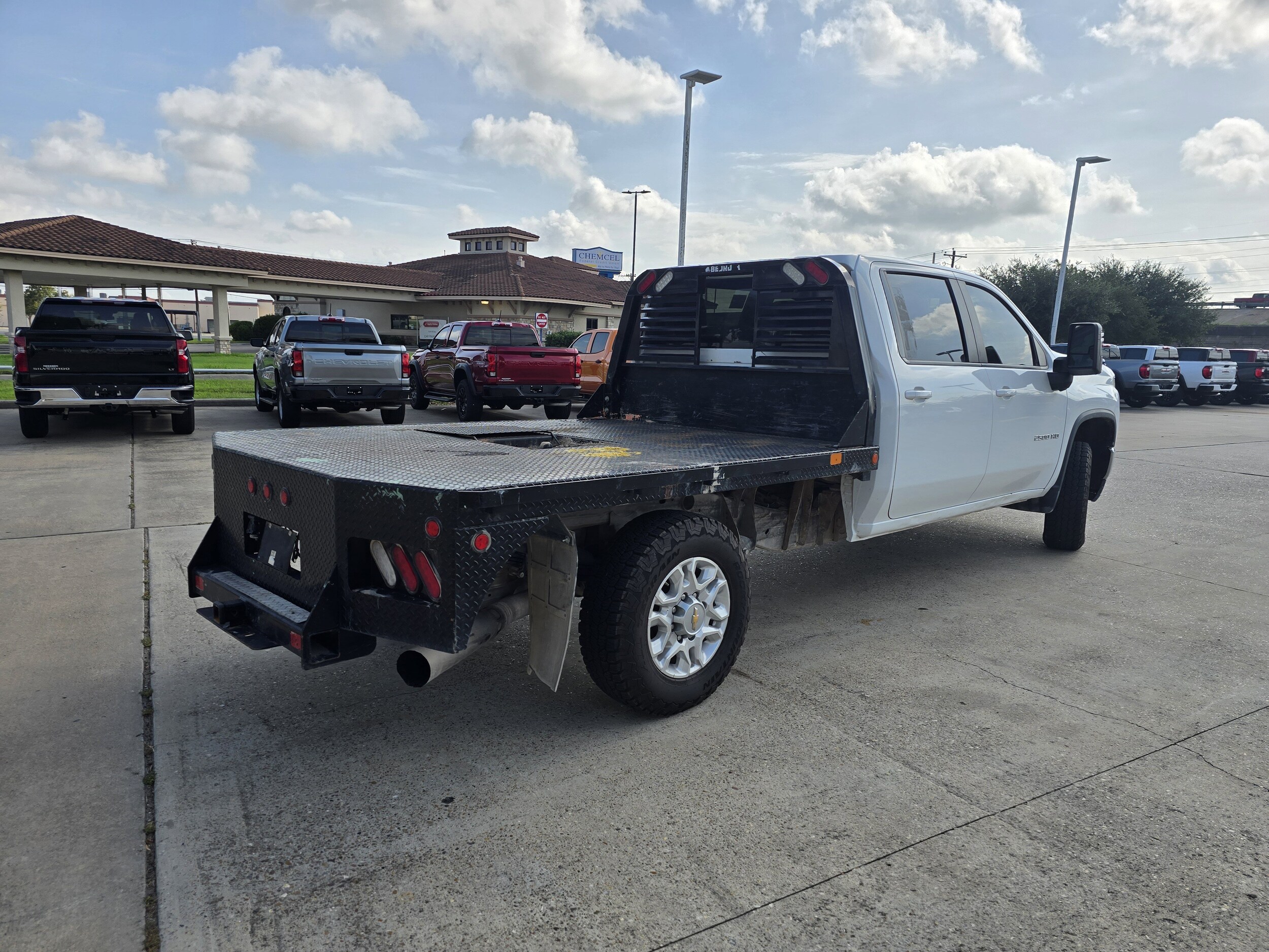2022 Chevrolet Silverado 2500HD LT photo 2