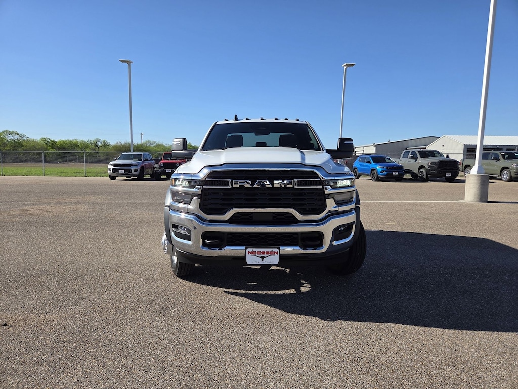 New 2026 Ram 5500 Chassis Cab TRADESMAN CREW 4X4 84' CA Pickup