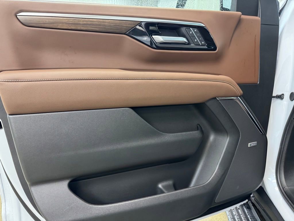 2026 Chevrolet Suburban High Country - Photo 8