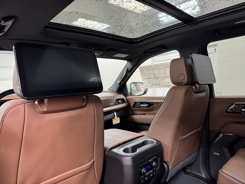 2026 Chevrolet Suburban High Country - Photo 18