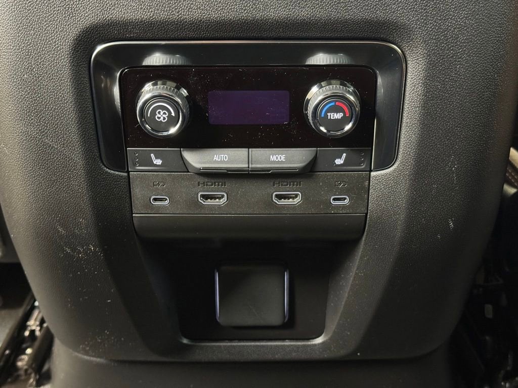 2026 Chevrolet Suburban High Country - Photo 20