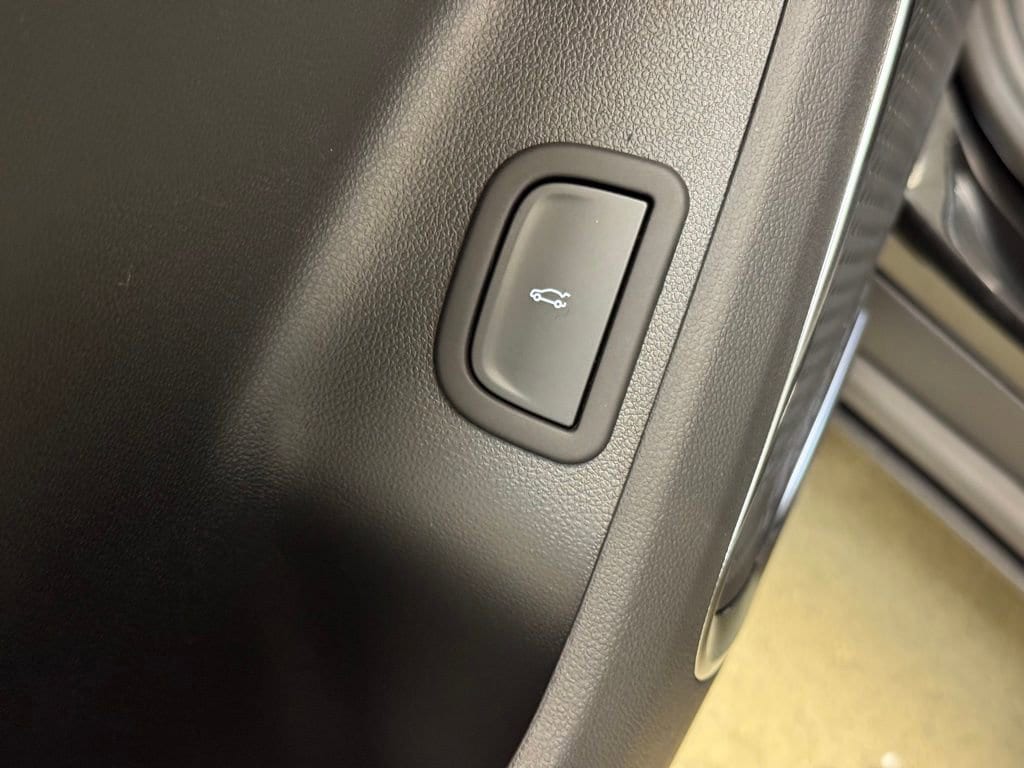 2026 GMC Acadia Elevation - Photo 11