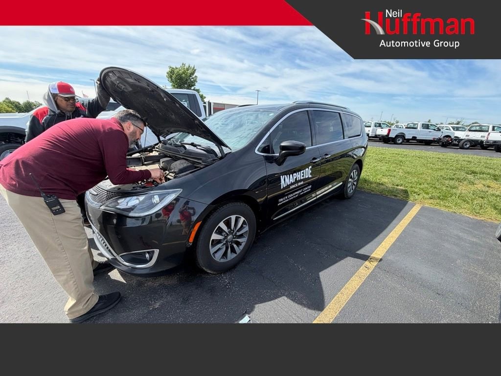 2020 Chrysler Pacifica Touring L Plus 35th Anniversary's photo